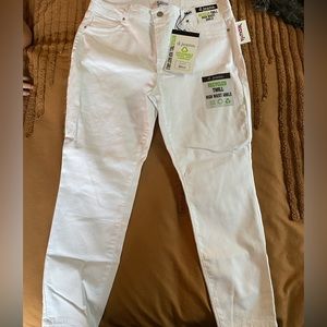 White skinny jeans